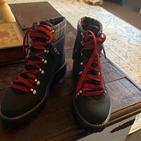 Shoes - SIZE 8 HIKING BOOTS
